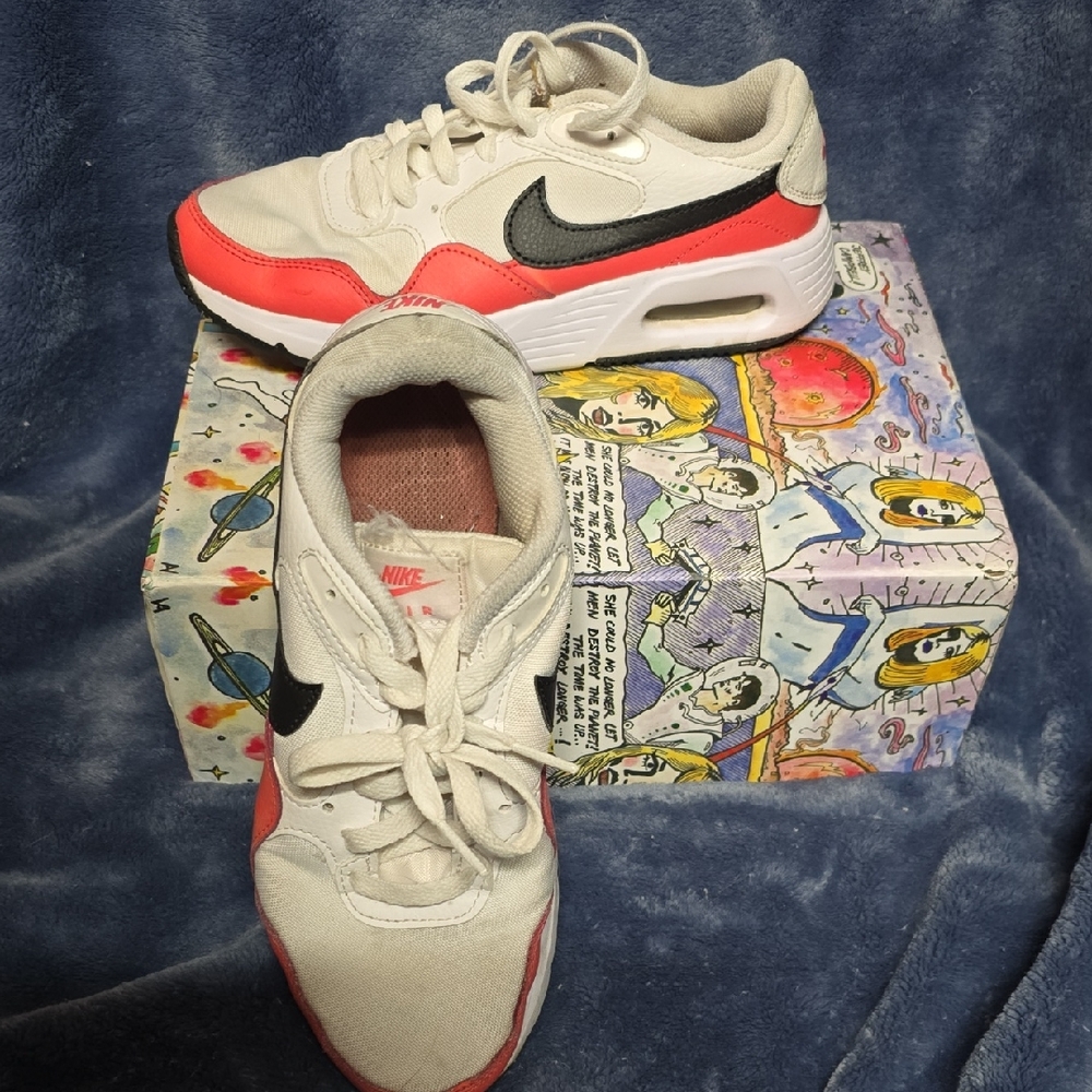 Nike White and Coral Sneakers with Black Swoosh